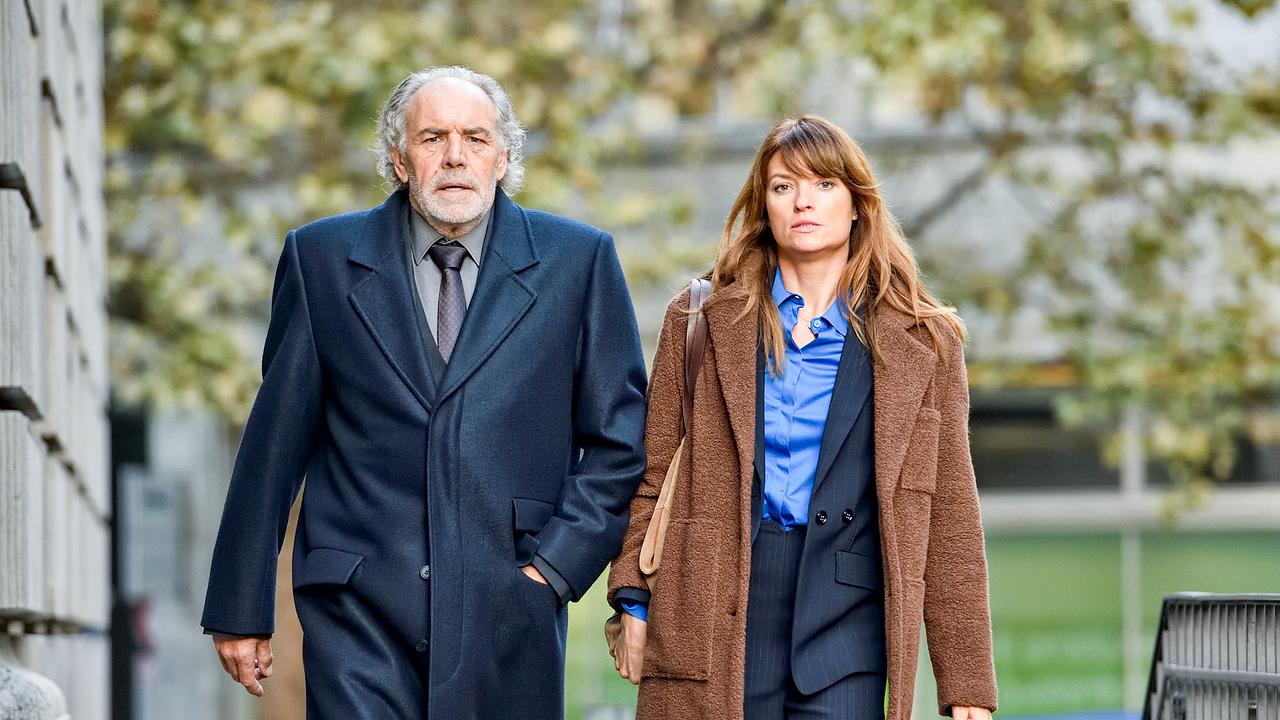 © ORF/Degeto/Roland Suso Richter Im Bild: Thomas Borchert (Christian Kohlund) und Kanzleichefin Dominique Kuster (Ina Paule Klink) sind ein gutes Team.