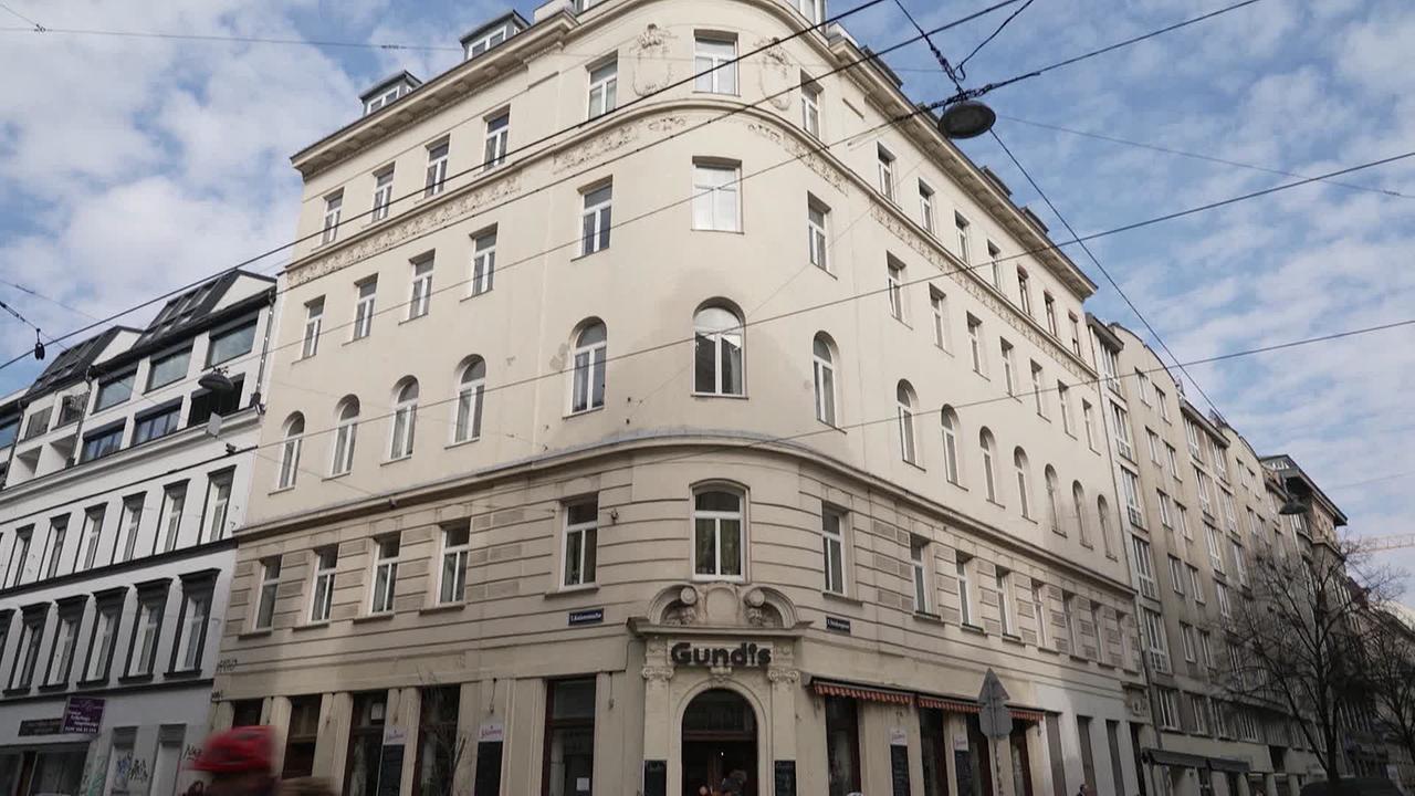 © ORF / Peter Giczy Am Bild ist ein mehrstöckiges Jahrhundert-Wende-Eck-Haus in der Seidengasse in Wien-Neubau. An der Ecke ist der Eingang zu einem Lokal mit dem Namen Gundi's.