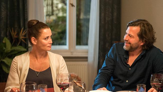 © ORF/Mona Film/Julia Terjung Im Bild: Anja Kling (Ruth), Hans-Jochen Wagner (Georg).