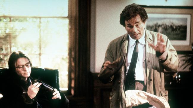 Im Bild (v.li.): Fisher Stevens (Alex Brady), Peter Falk (Lt. Columbo).