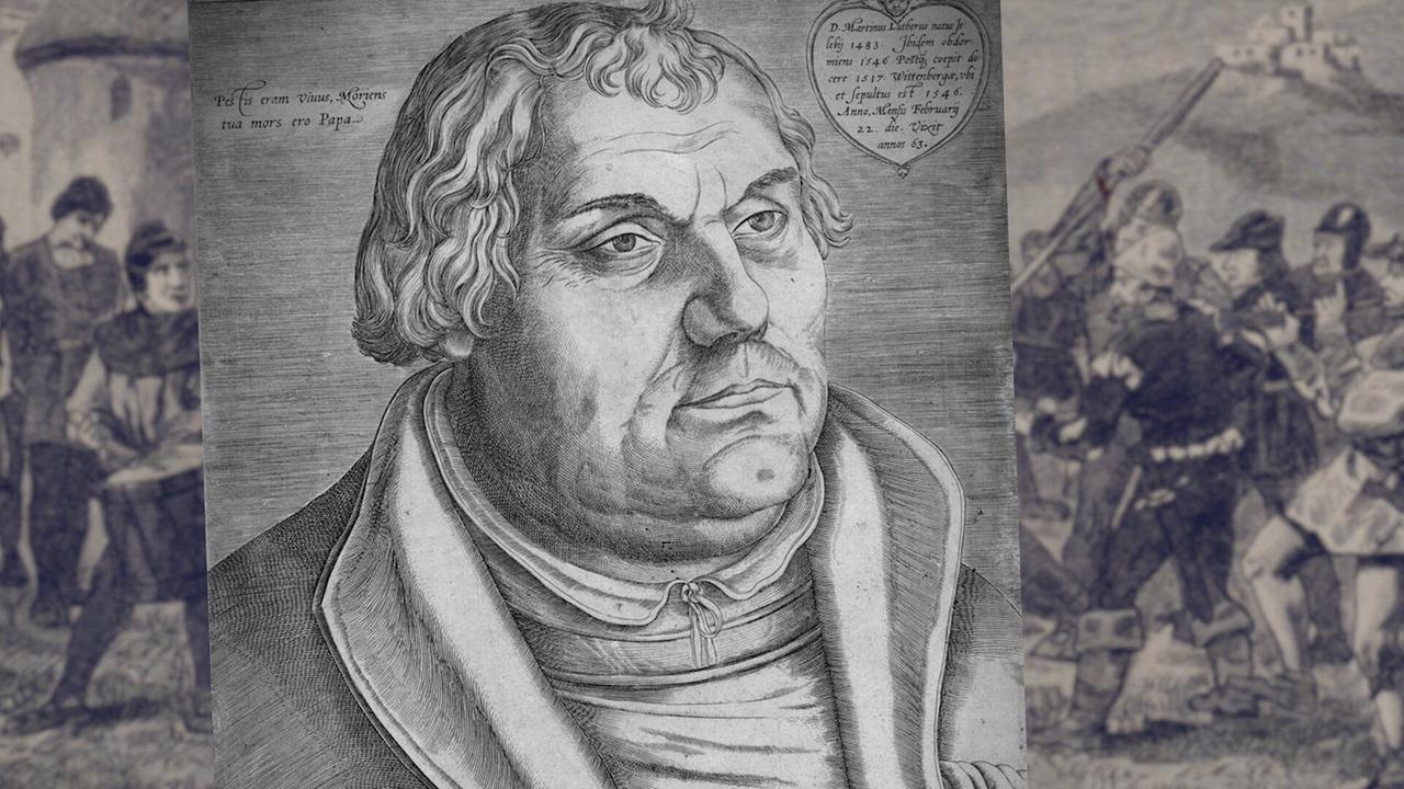 © ORF/Metafilm GmbH Eine historische Schwarz-Weiß-Illustration mit einem Porträt von Martin Luther und Textinschriften und einer Szene mit sich rivalisierenden Menschen im Hintergrund.