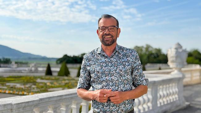  Karl Ploberger im Barockgarten von Schloss Hof