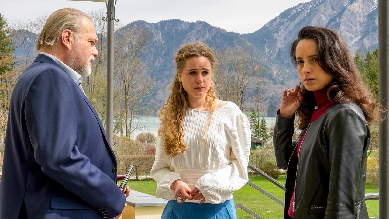 © ORF/ZDF/Erika Hauri Richard Voss und Annabell Lorenz erfahren von Caro Schaller, dass die Tote sich von ihrem Freund trennen wollte.