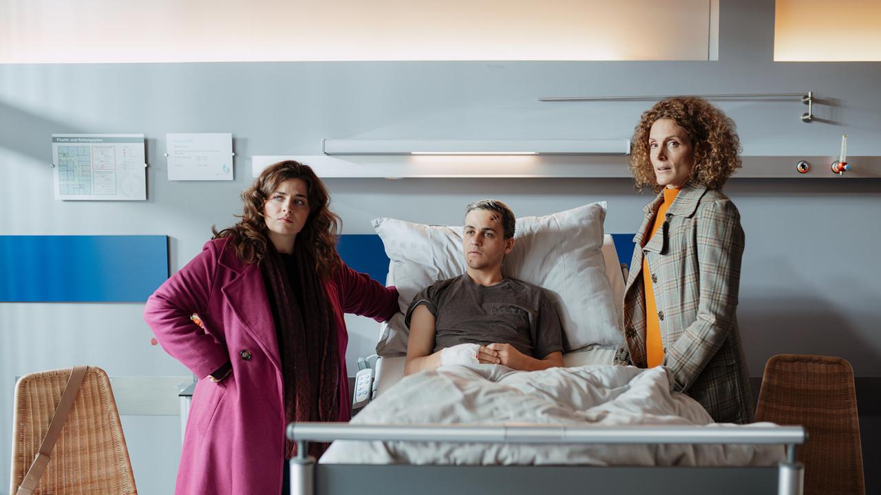 Xaver Hofingers Aussage könnte den Landhandel in große Trubulenzen bringen. Lilli und Caro gehen unterschiedlich mit dem Druck um.