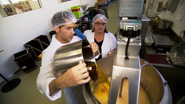 Einblick in die Herstellung von Bienenkosmetik