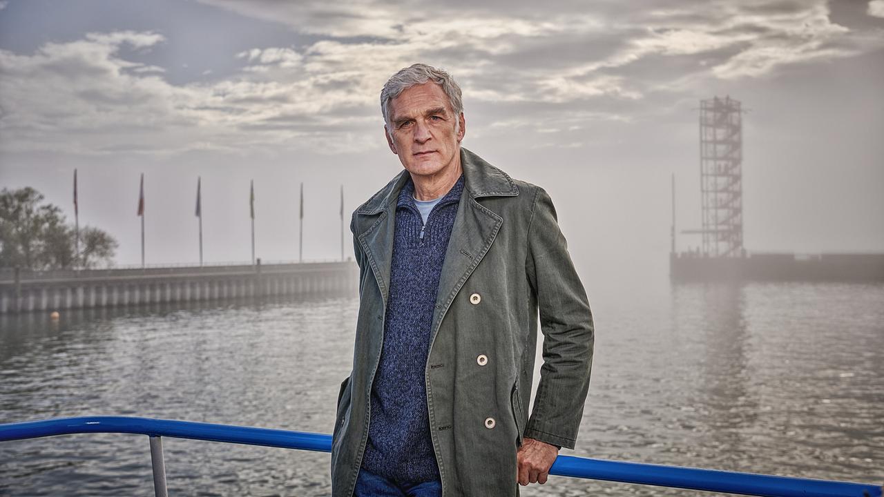 © ORF/ZDF/Patrick Pfeiffer Ex-Kommissar Robert Anders ist in seiner Heimat am Bodensee inzwischen wieder gut verwurzelt.