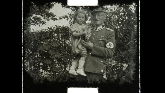 9,5mm Material von Otto P. - Der Amateurfilmer in Uniform mit Tochter