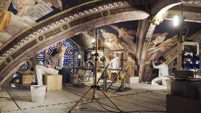 © ORF/Media Mediterranea/Lichtblick Film/Navigator Film/Paolo Colangeli Restauratorinnen arbeiten an den Fresken in kunstvoll bemalten Gewölben in der Basilika von Assisi.