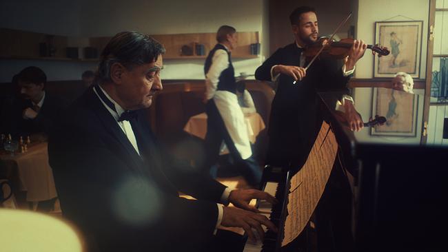 © ORF/V-set GmbH Pianist und Geiger im Kaffeehaus