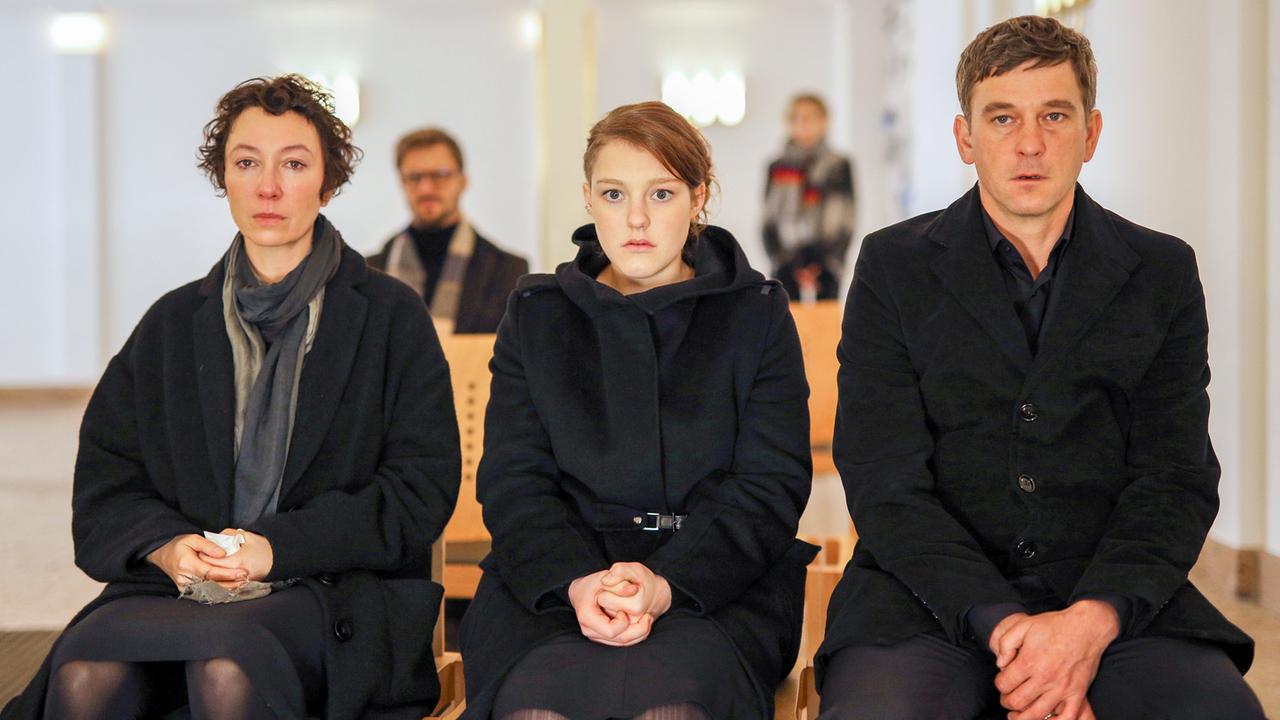 "Die Stille danach": Ursula Strauss (Paula Rom), Sophie Stockinger (Flora), Peter Schneider (Michael Rom)