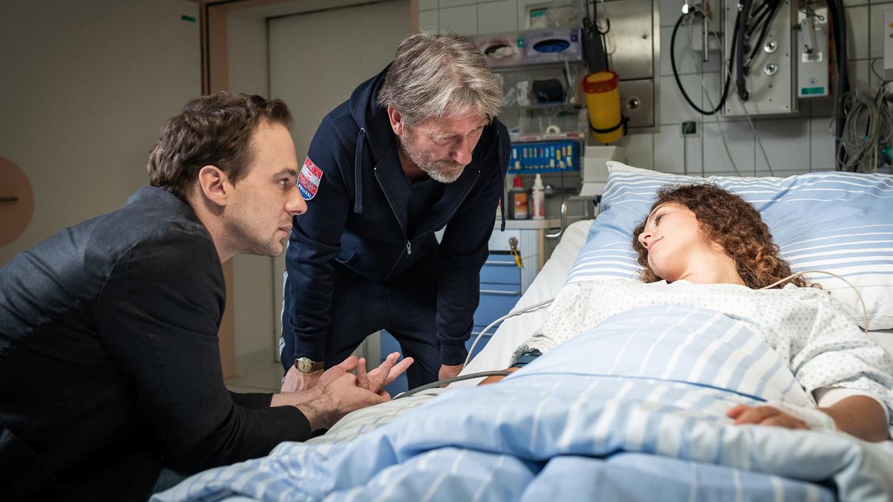 "Die Toten von Salzburg: Wolf im Schafspelz": Florian Teichtmeister (Peter Palfinger), Michael Fitz (Hubert Mur), Fanny Krausz (Irene Russmeyer)