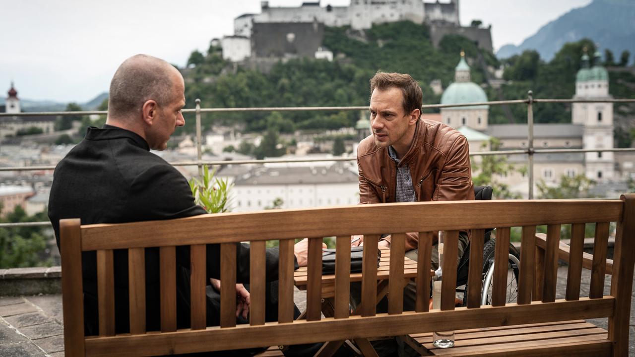 "Die Toten von Salzburg: Wolf im Schafspelz": Simon Hatzl (Sebastia Palfinger), Florian Teichtmeister (Peter Palfinger)