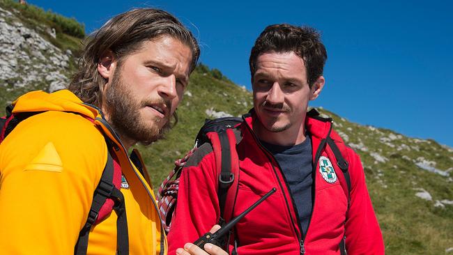 Markus und Tobias suchen verzweifelt einen in den Bergen vermissten Mann. 