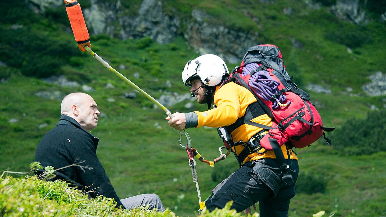 © ORF/ZDF/Thomas R. Schumann Markus stöbert seinen Freund Norbert an einer einsamen Stelle auf.