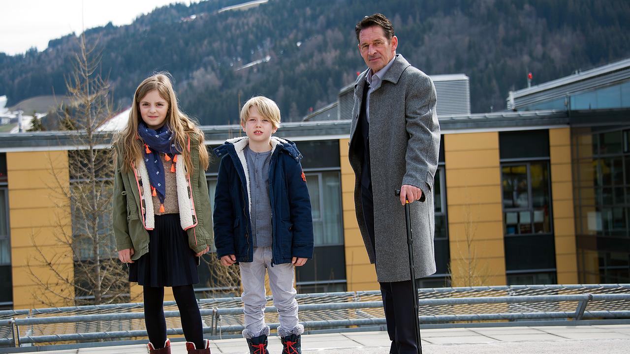 Unternehmer Johann Kessler mit seinen Enkelkindern.