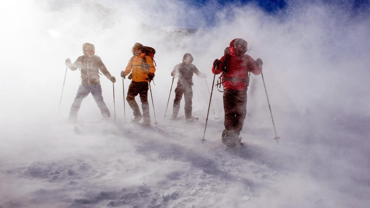 © ORF/ZDF/Thomas R. Schumann Die prekären Wetterverhältnisse machen den Einsatz für die Bergretter nahezu unmöglich.