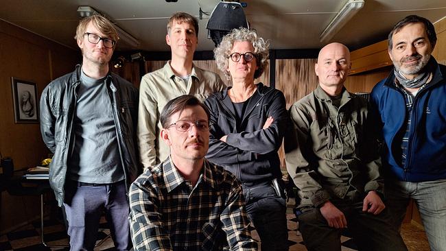 Dreharbeiten in der Vega-Payer-Weyprecht-Kaserne Wien: Gruppenfoto mit Lukas Swatek,Georg Elias Hengl, Gregor Stuhlpfarrer, Walter Reichl, Oberst Jürgen Pirolt und Georg Ransmayr 