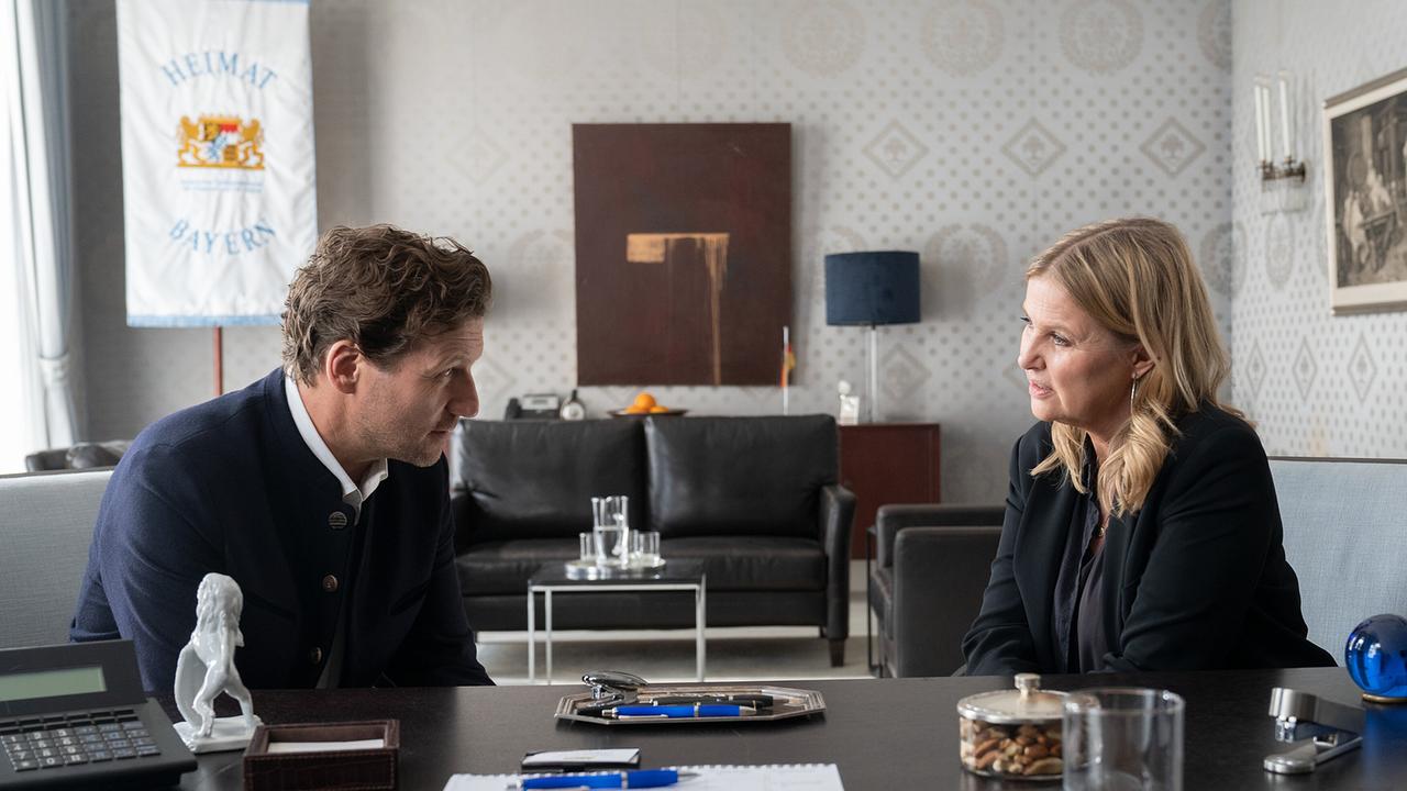 © ORF/ZDF/Michael Marhoffer Der sympathische Staatssekretär Thomas Faber hat auffallendes Interesse daran, dass der Fall als gelöst gilt.