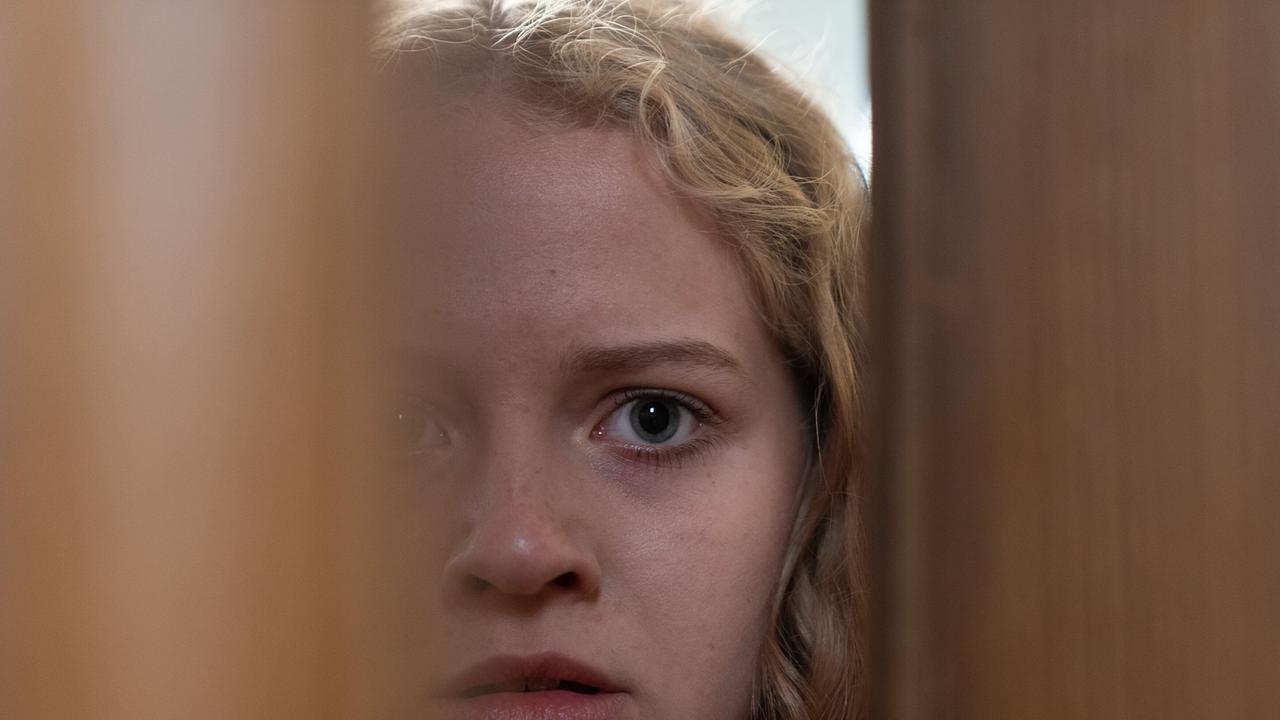 © ORF/ZDF/Michael Marhoffer Die Schwester des entführten Buben, Vanessa von Murrer, versucht Kontakt mit den Ermittlern aufzunehmen.