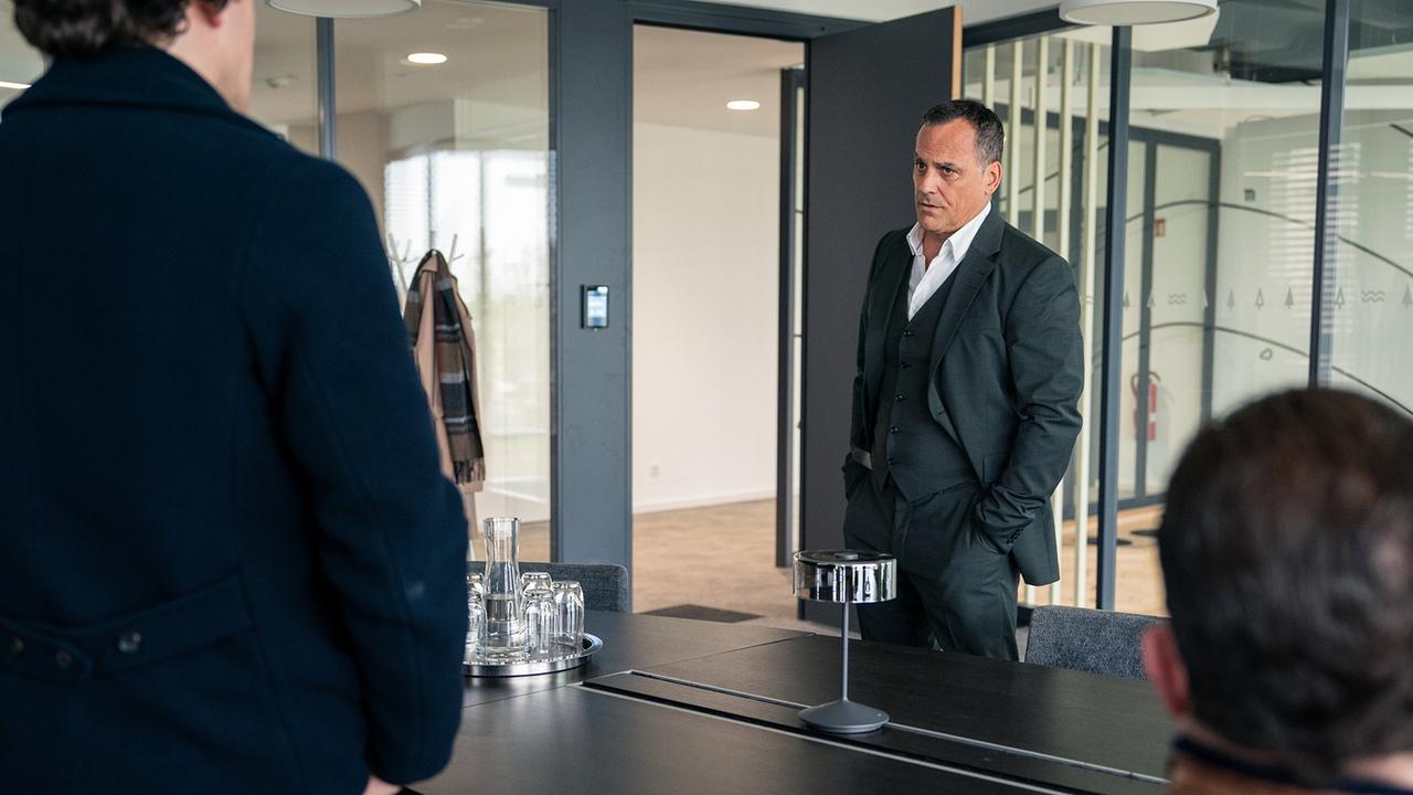 Lanz' Team befragt  den Lebensmittel-Tycoon Gernot Falkenbach in seiner Firma.