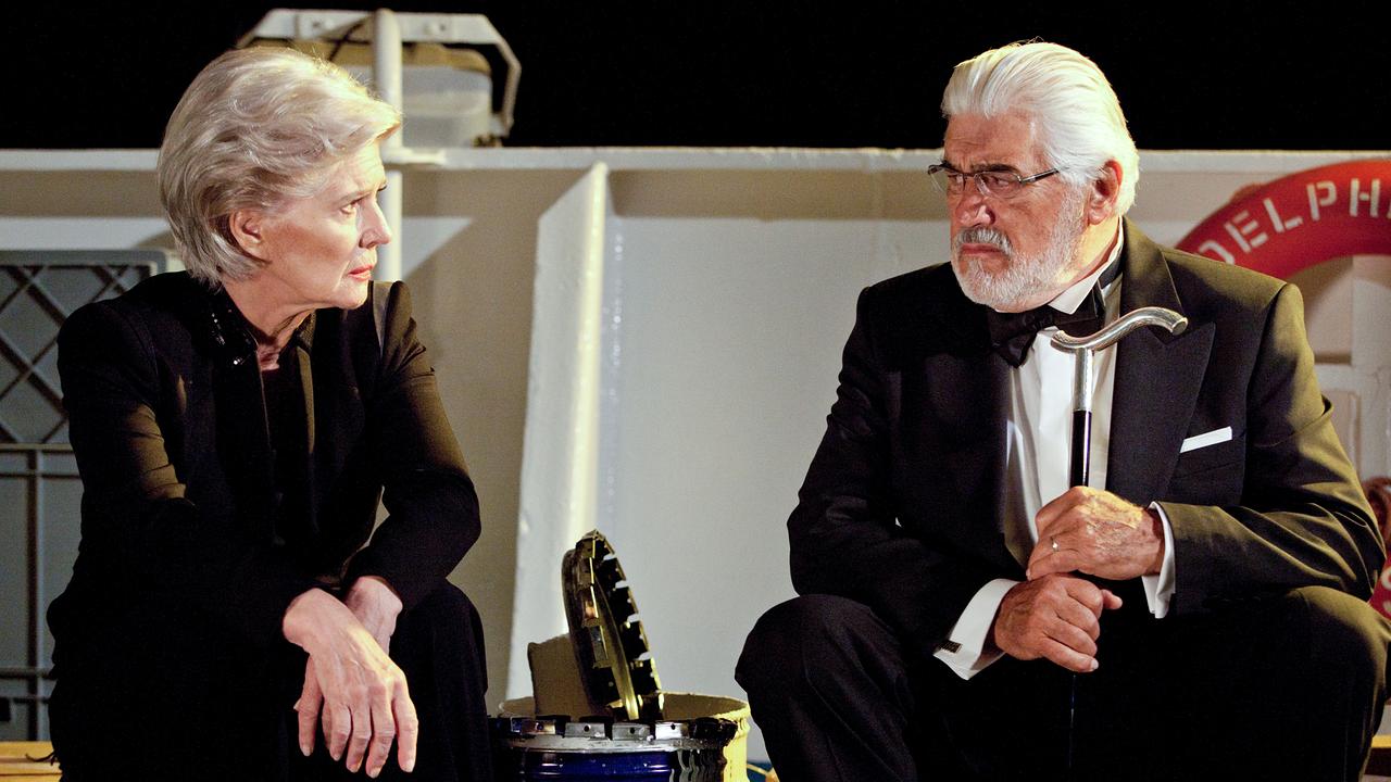 Im Bild: Christiane Hörbiger (Margarete Kämmerer), Mario Adorf (Prof. Martin Burian).