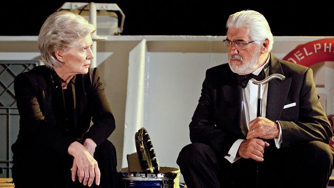 Im Bild: Christiane Hörbiger (Margarete Kämmerer), Mario Adorf (Prof. Martin Burian).