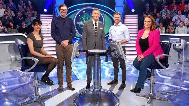 Die Millionenshow: Klara Fleisch (Wien), Narayan Bartula (Graz), Armin Assinger, Christoph Hufnagl (Ollersdorf in Niederösterreich), Lieselotte Peter (Maria Anzbach in Niederösterreich)