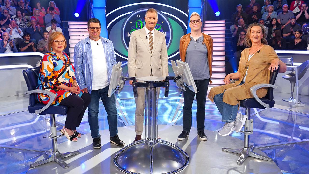 © ORF/Stefan Gregorowius Die Millionenshow: Elfi Joham (Wien), Kurt Feldhofer (Graz), Armin Assinger, Clemens Simon (Wien), Karin Faistauer (Tarsdorf in Oberösterreich)