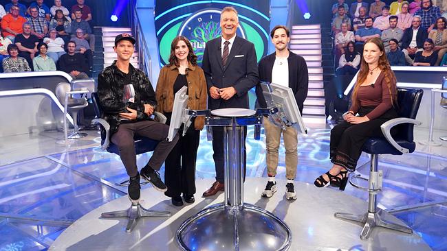 Die Millionenshow: Maximilian Schrempf (Wies), Marlene Seitlhuber (Wien), Armin Assinger, Philipp Knabl (Wien), Valerie Eberle (Graz)