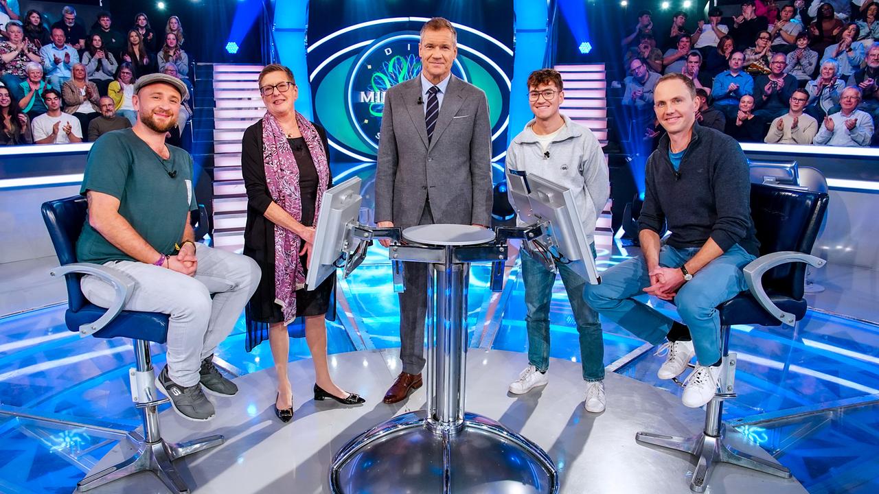 Die Millionenshow: Jakob Illek (Graz), Eva Wendl-Söldner (Innsbruck), Armin Assinger, Simon Eckl (Wien), Claudio Passardi (Langenlois in Niederösterreich)