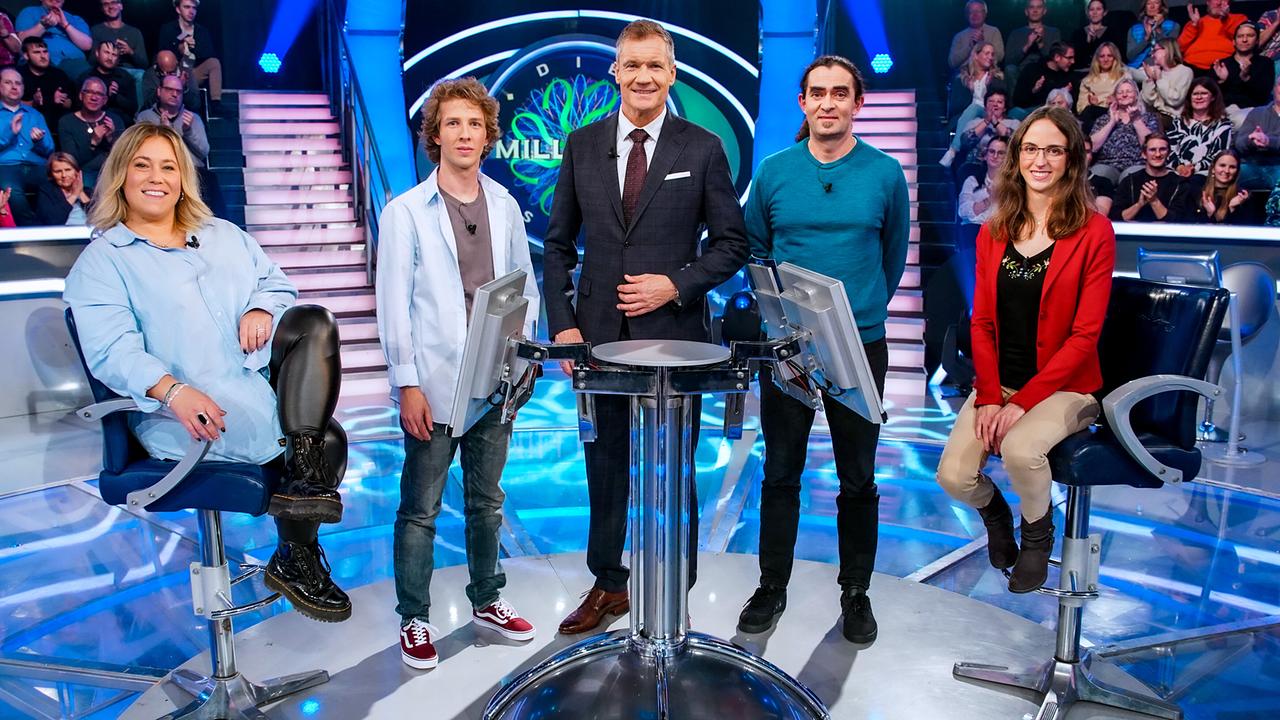 Die Millionenshow: Nadine Ullrich (Wien), Konstantin Auer (Hinterbrühl, Niederösterreich), Armin Assinger, Hans Puhr (Graz), Laura Seebacher (Bludenz, Vorarlberg)