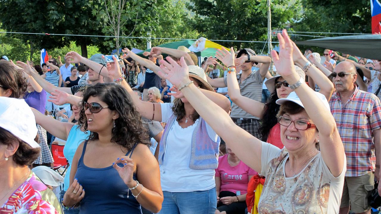 Die Muttergottes und ihre Erscheinungen: Pilger in Medjugorie