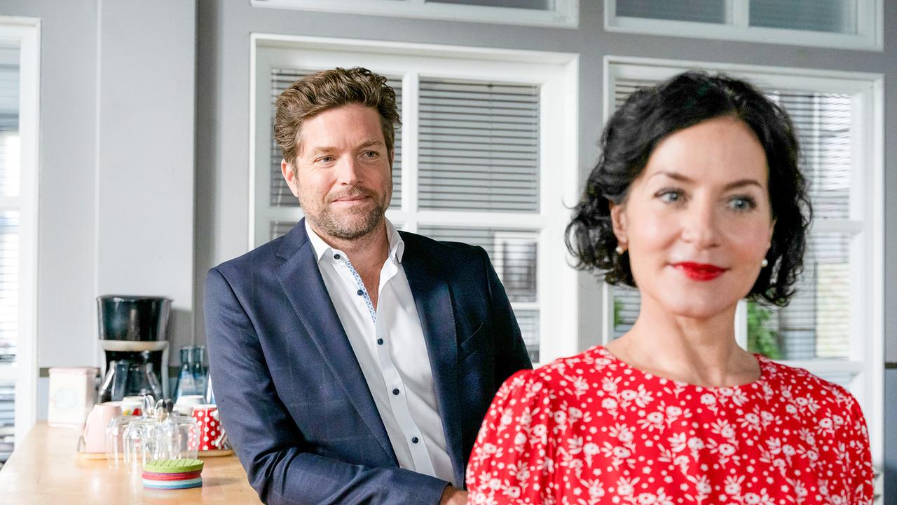 Chef-Controller Markus Herrmann hofft, sich nach Dienstschluss mit Miriam Stockl zum Abendessen zu treffen.