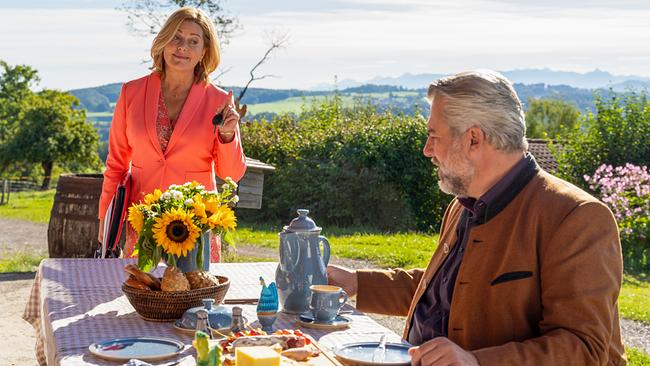 © ORF/ZDF/Linda Gschwentner Kommissar Stadler hat schon früh den Tisch gedeckt und ist nun enttäuscht, dass Marie Hofer keine Zeit hat, gemeinsam mit ihm zu frühstücken.