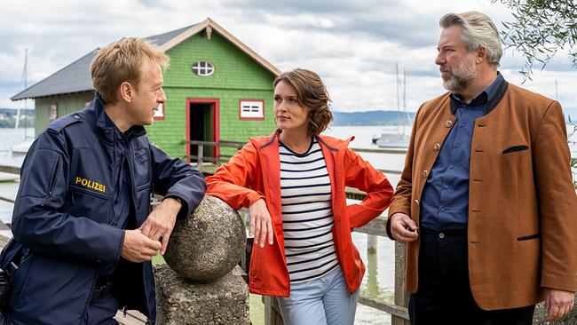 Am Tatort gibt Polizeihauptmeister Mohr den Cops erste Informationen zum Opfer.