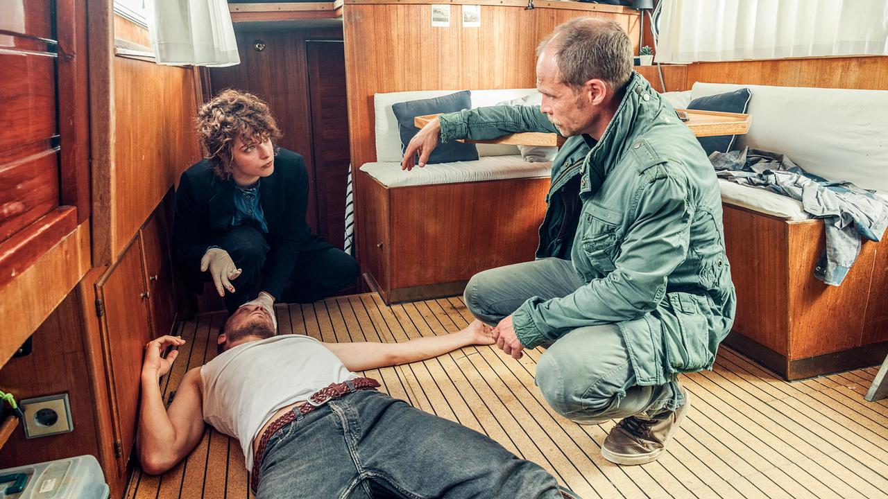 "Die Toten vom Bodensee – Der Wunschbaum": Anna Werner Friedmann (Mara Eisler), Emanuel Fellmer (Oliver Lorenz), Matthias Koeberlin (Micha Oberländer)