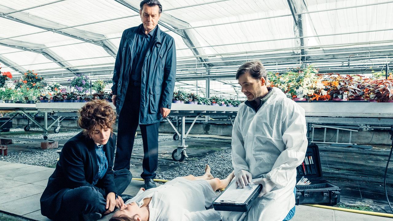 "Die Toten vom Bodensee – Der Wunschbaum": Anna Werner Friedmann (Mara Eisler), Hary Prinz (Thomas Komlatschek), Miriam Stein (Saskia Prixner), Stefan Pohl (Thomas Egger)