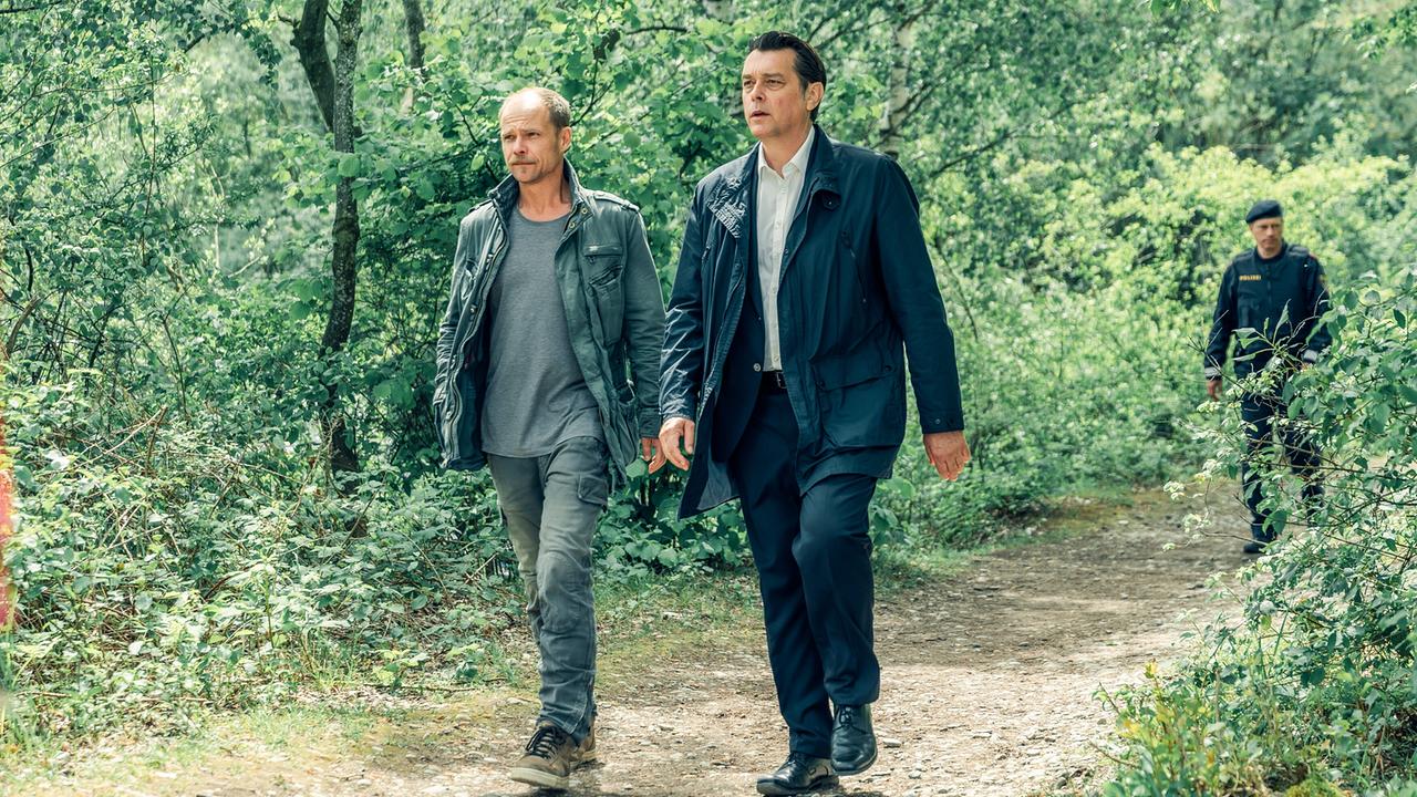 "Die Toten vom Bodensee – Der Wunschbaum": Matthias Koeberlin (Micha Oberländer), Hary Prinz (Thomas Komlatschek)