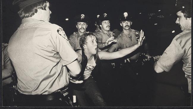 Stonewall - Die Nacht zum 28. Juni 1969 als LGBTQ-Aktivist:innen den brutalen Polizei-Razzien Paroli boten