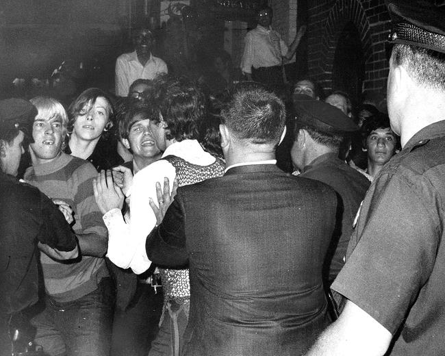 Stonewall - Gegenwehr gegen Schwulen- und Lesbenhatz aus staatlicher Willkür