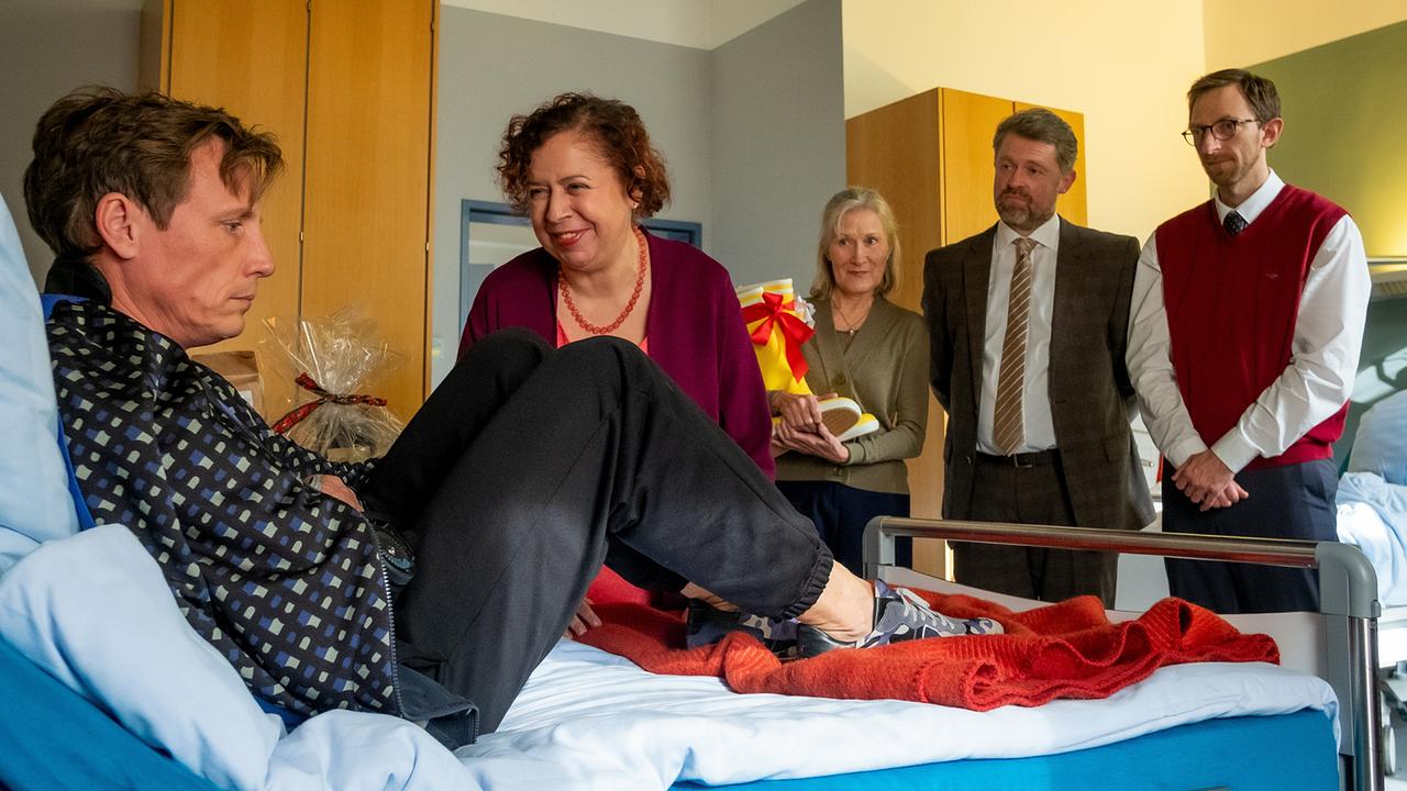 Neiss ist emotional vom Besuch des Gemeinderats an seinem Krankenbett überfordert.