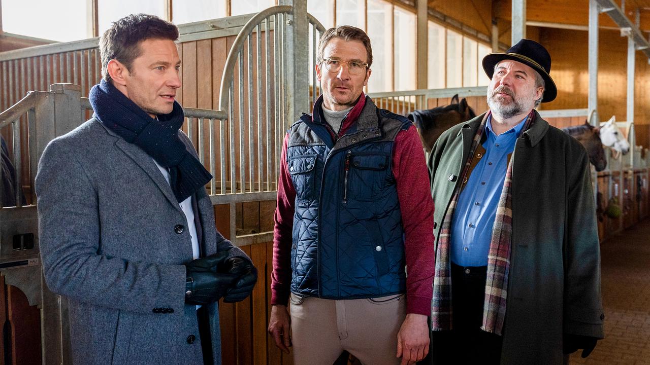 Die Kommissare Hansen und Stadler befragen Holger Reising, einen Mitarbeiter des Opfers.