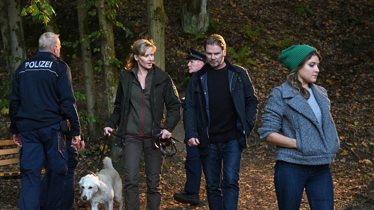 Auch bei diesem Fall unterstützt Försterin Saskia Bergelt die Kommissare Winkler und Szabo.