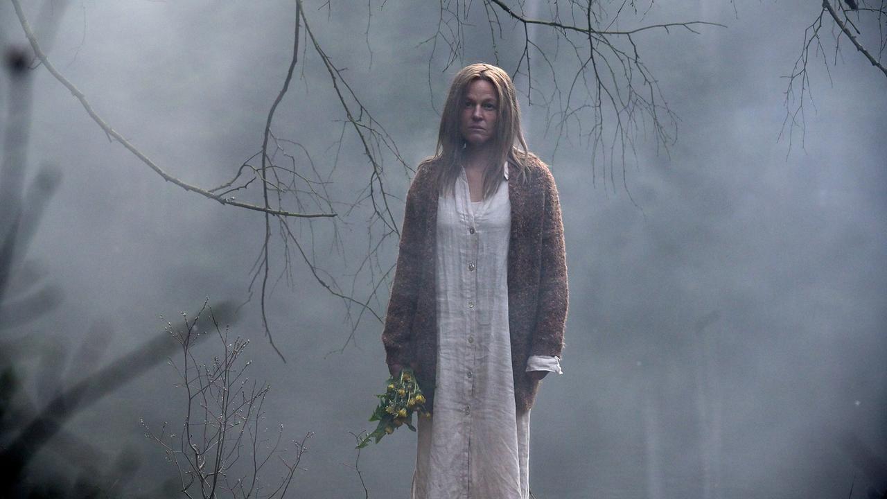 © ORF/ZDF/Hardy Spitz Tanja Rossner lebt als Einsiedlerin allein im Wald und wird auch 'Holzweibel' genannt.