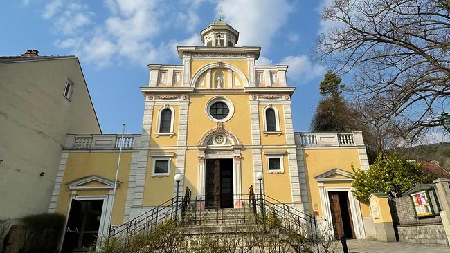 © ORF/Stefanie Jeller Außenansicht der Evangelischen Kirche in Mödling bei Sonnenschein