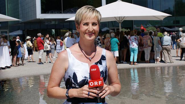 Bregenzer Festspielmagazin: Moderatorin Martina Köberle