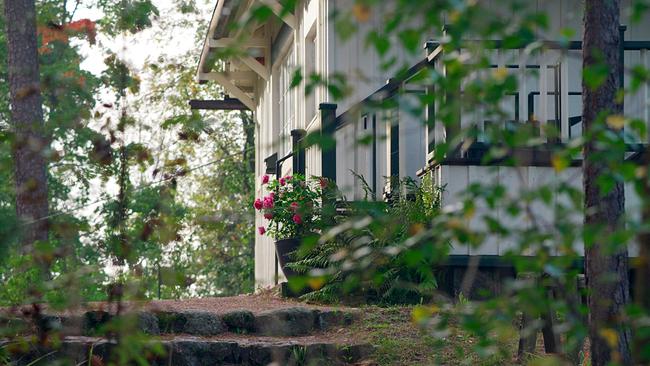 Sibelius baut für seine Frau Aino und seine Töchter ein Haus, das er Ainola nennt