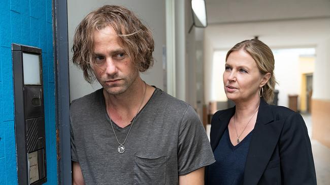 Im Bild: Drogenjunkie Christian Probst (Florian Stetter) wird von Vera Lanz (Katharina Böhm) verhört – was hat er mit dem Fall zu tun?