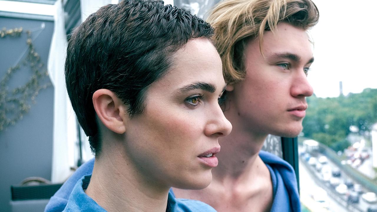 "Gesicht der Erinnerung": Verena Altenberger (Christina Wolffhardt), Alessandro Schuster (Patrick)