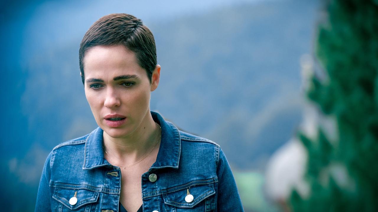 "Gesicht der Erinnerung": Verena Altenberger (Christina Wolffhardt) ist bedrückt.